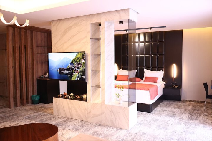 Room 35 of 84