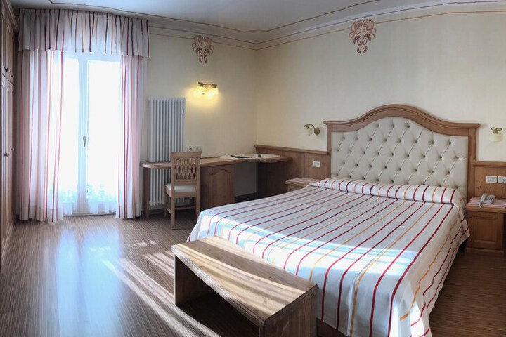 Room 12 of 68