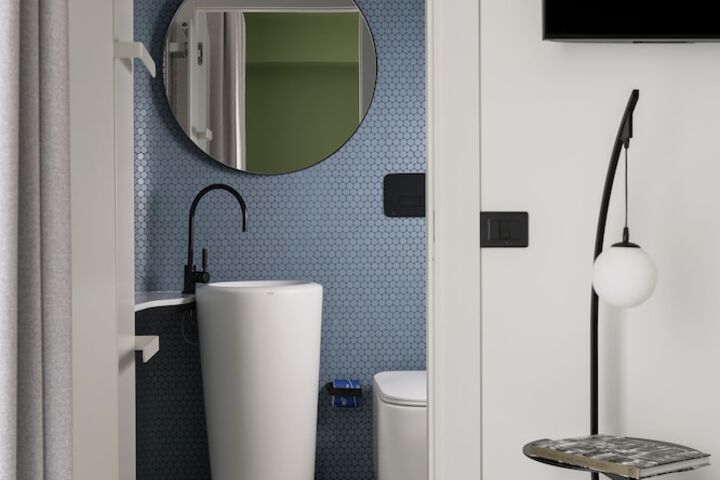 Room 32 of 127