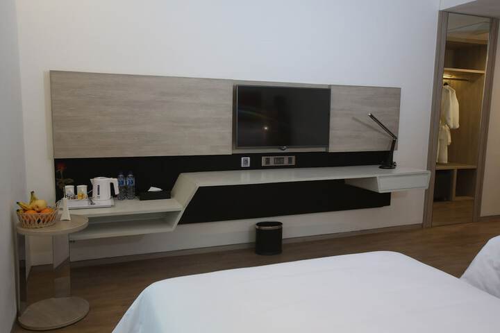 Room 18 of 43