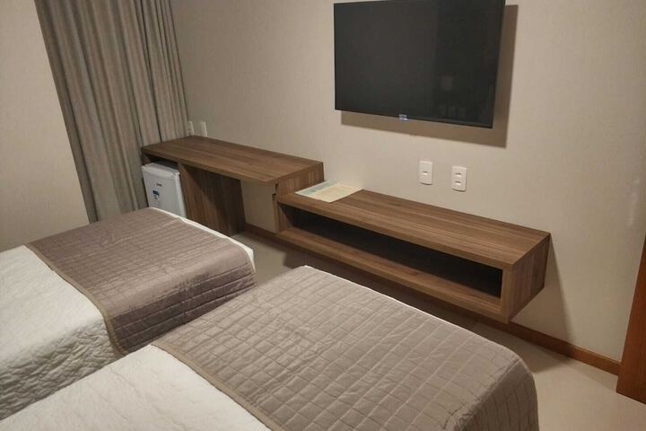 Room 6 of 38