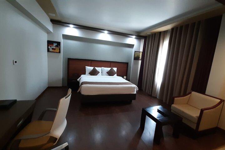 Room 4 of 75