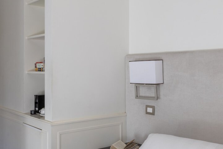 Room 81 of 380