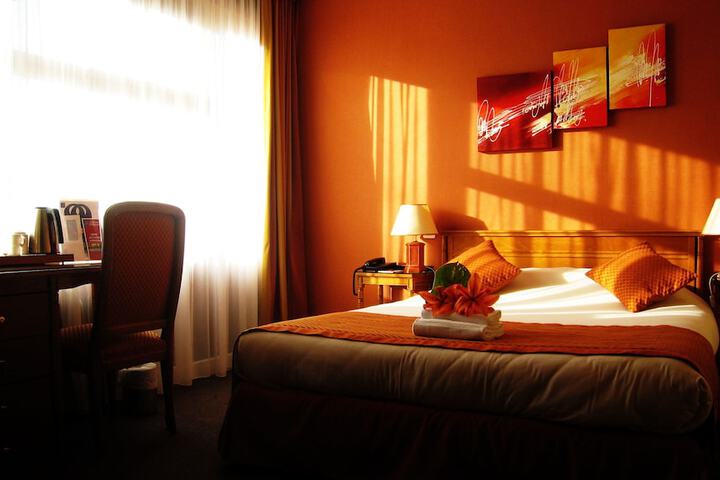 Room 16 of 38