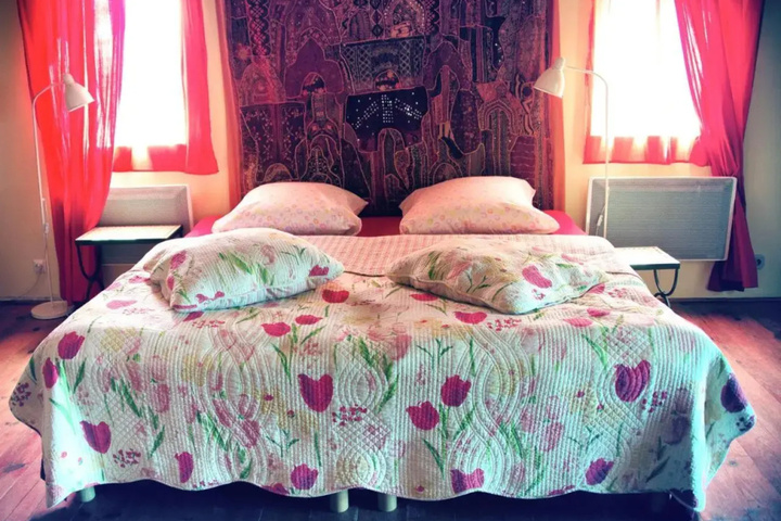 Room 4 of 18