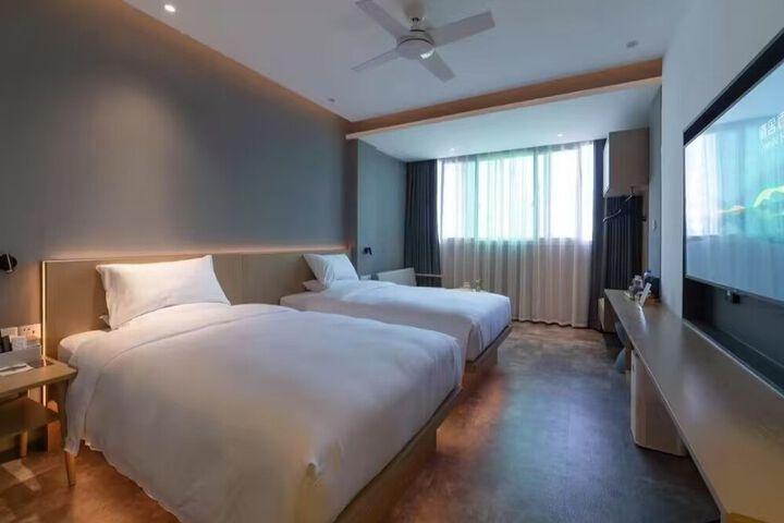 Room 7 of 25