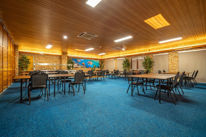 Business Center 28 of 33