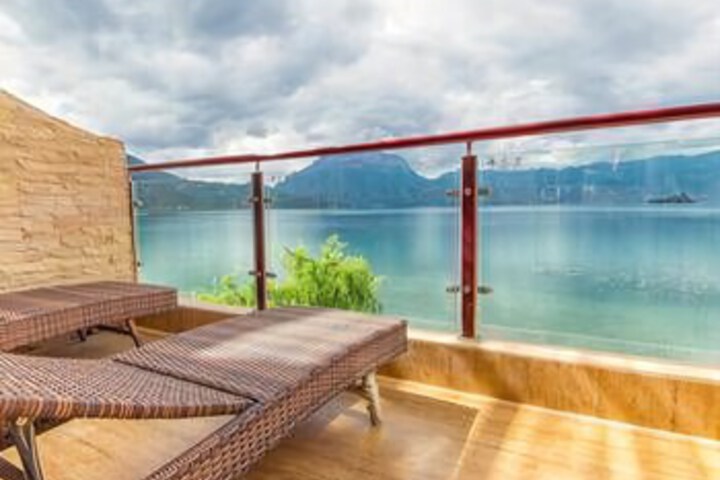 Lake View Hotel