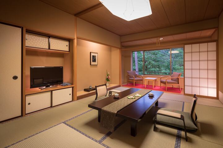 Room 4 of 27
