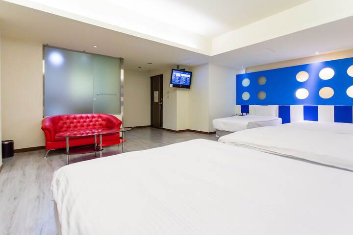 Room 25 of 46