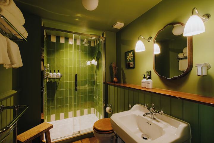 Room 33 of 75
