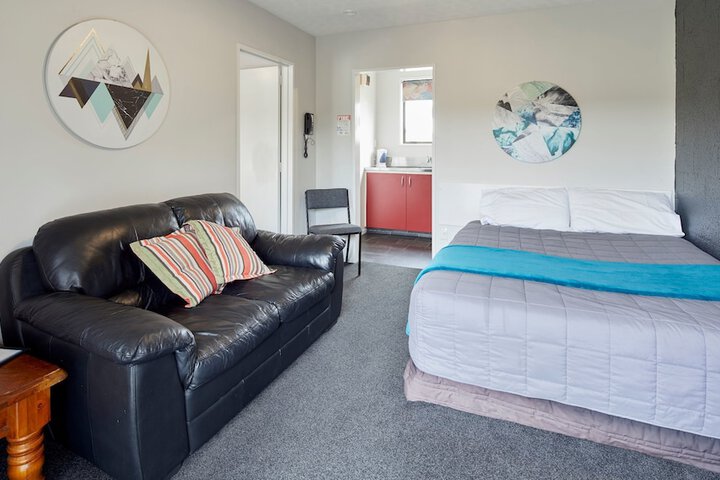 Room 10 of 26