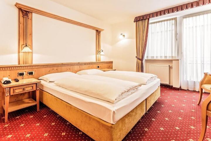 Room 15 of 33