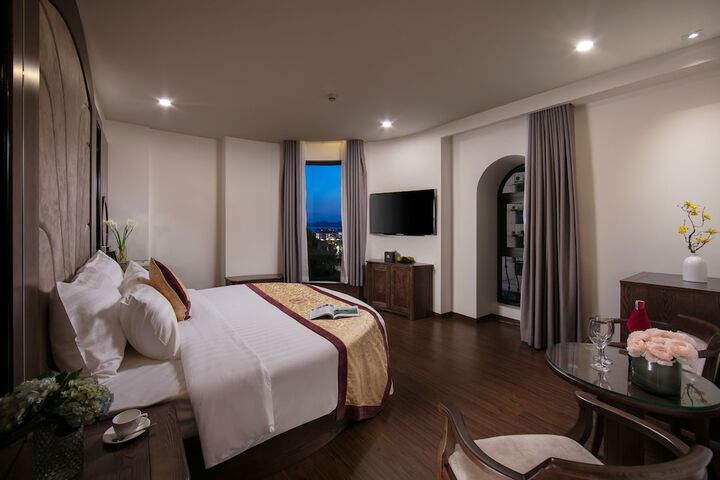 Room 10 of 53