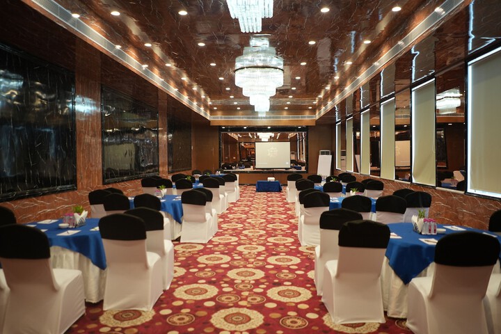 Ballroom/Hall 44 of 68