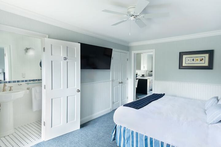 Room 6 of 12
