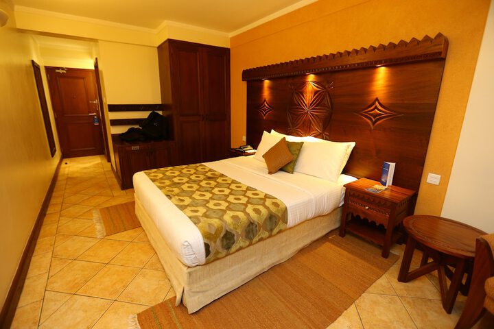 Room 12 of 110