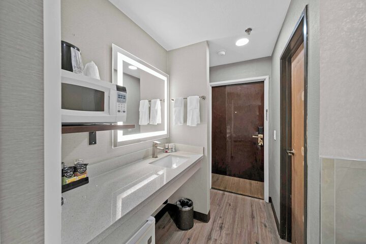 Room 15 of 37