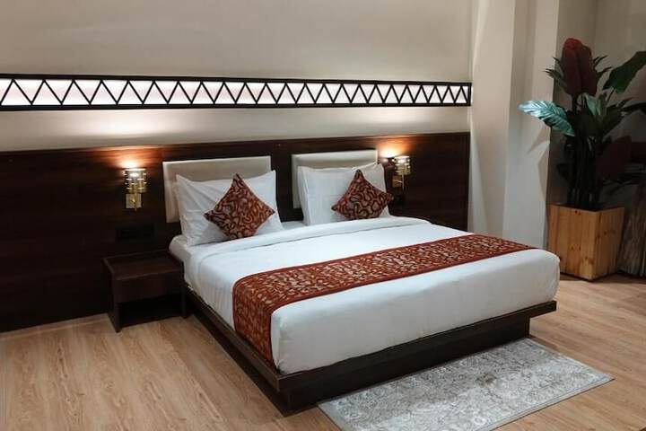 Room 5 of 20