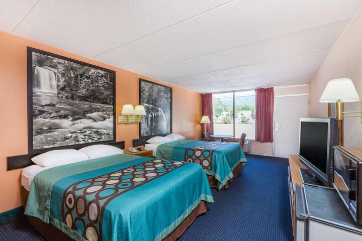 1 King Bed (3 of 14)