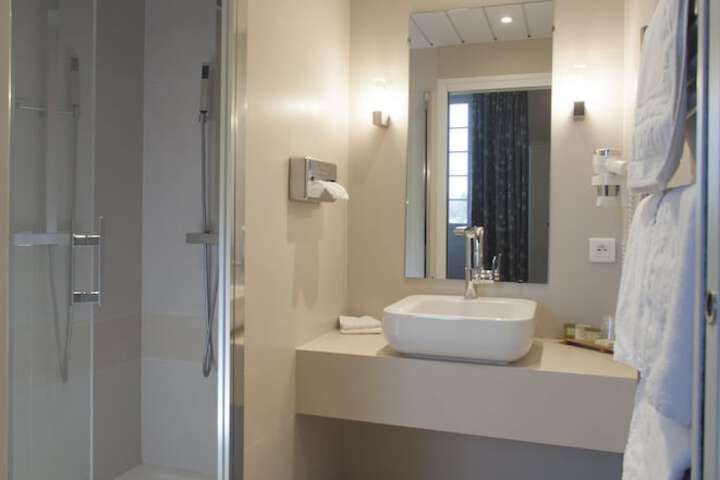 Room 16 of 32