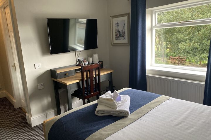 Room 9 of 103