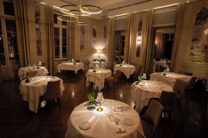 Dining 32 of 46