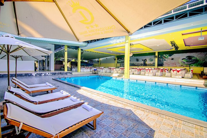 Hotel Pool