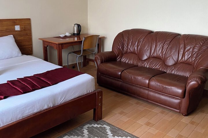 Room 6 of 15
