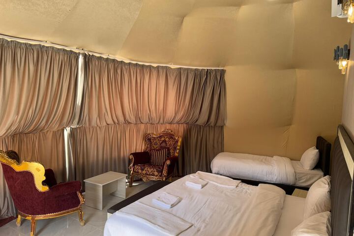 Room 8 of 76