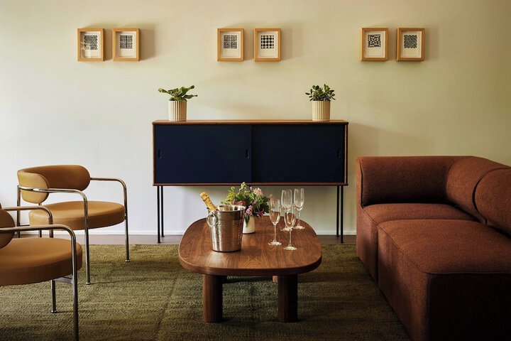 Lounge 61 of 72