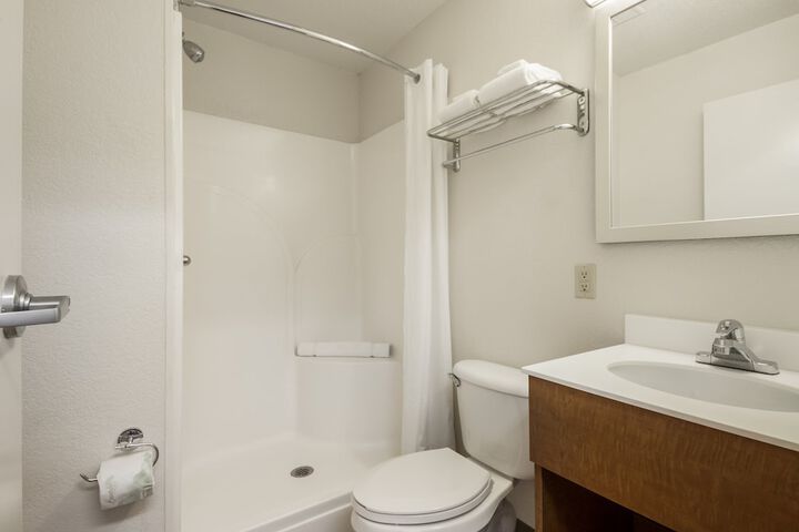 Studio Double Bed (1 of 9)