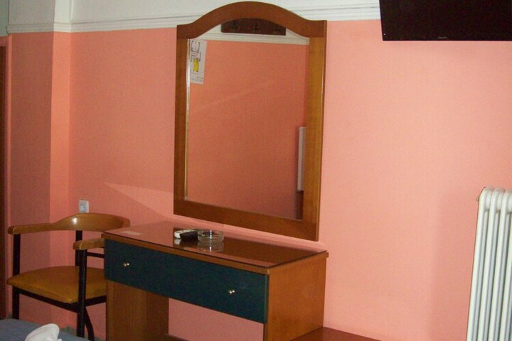 Room 4 of 20
