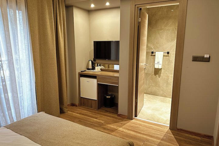 Room 3 of 74