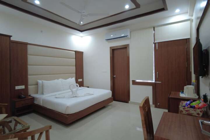 Room 9 of 65