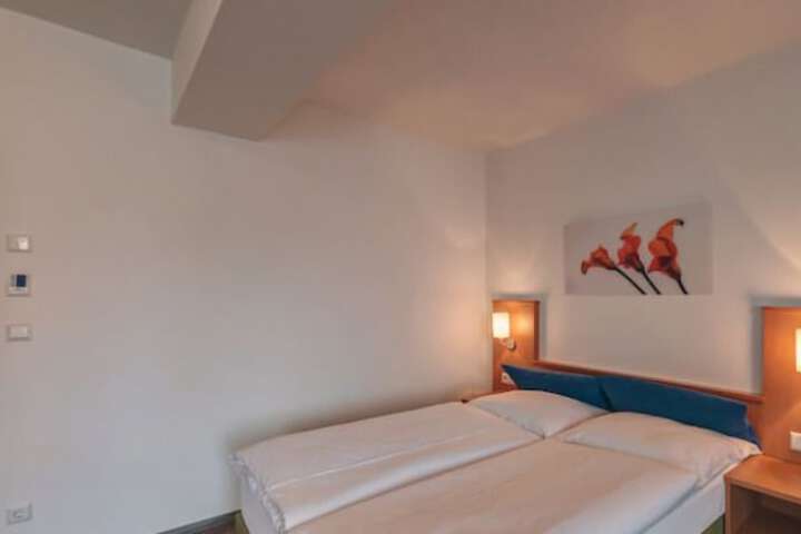 Room 8 of 21