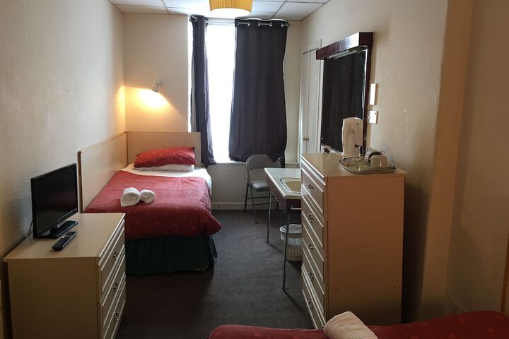 Room 27 of 80