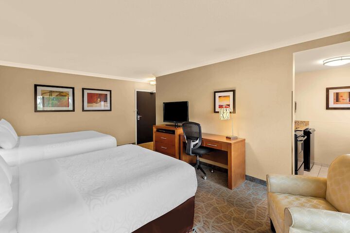 Room 6 of 63