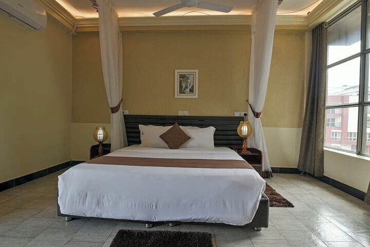 Room 12 of 36