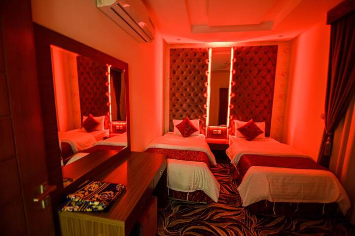 Room 8 of 43