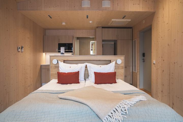 Room 6 of 28