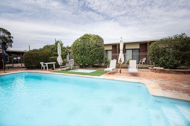Pool 15 of 24