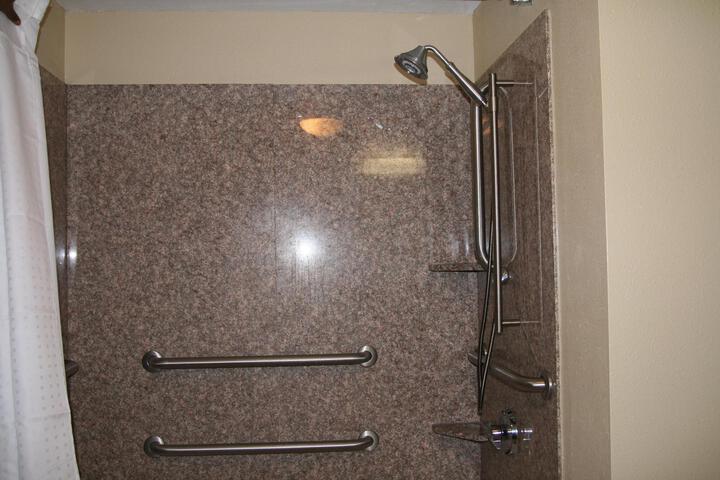 Standard Room, King or Two Doubles (2 of 2)