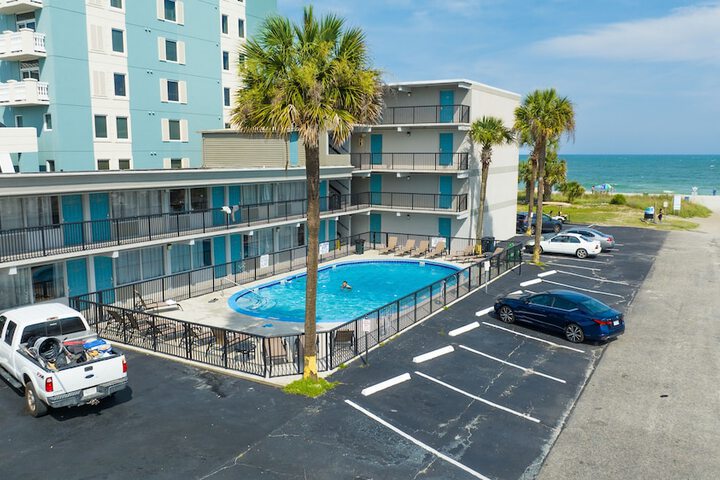 Pool image of AVENTURA ON THE OCEAN