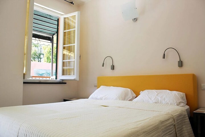 Room 4 of 6