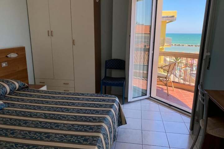 Room 2 of 8