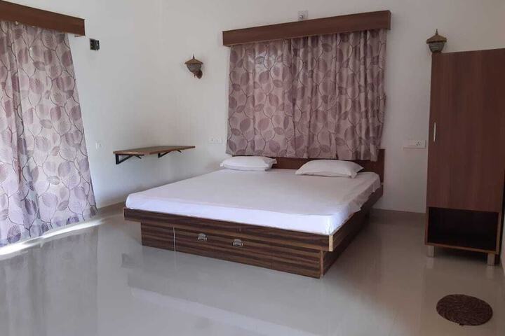 Room 13 of 20