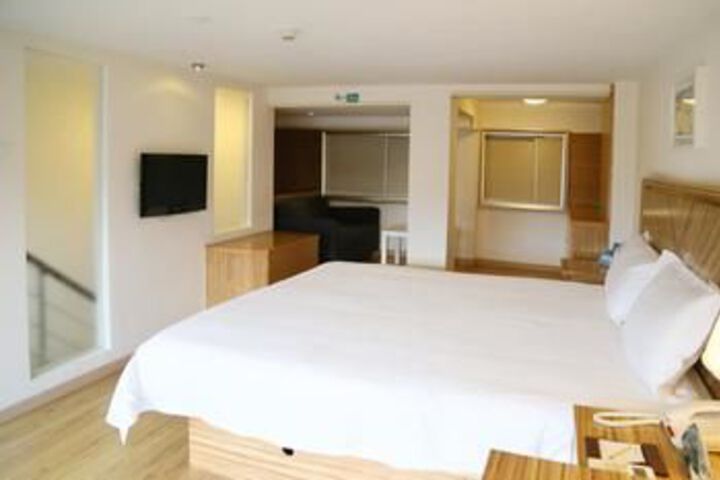 Room 20 of 38