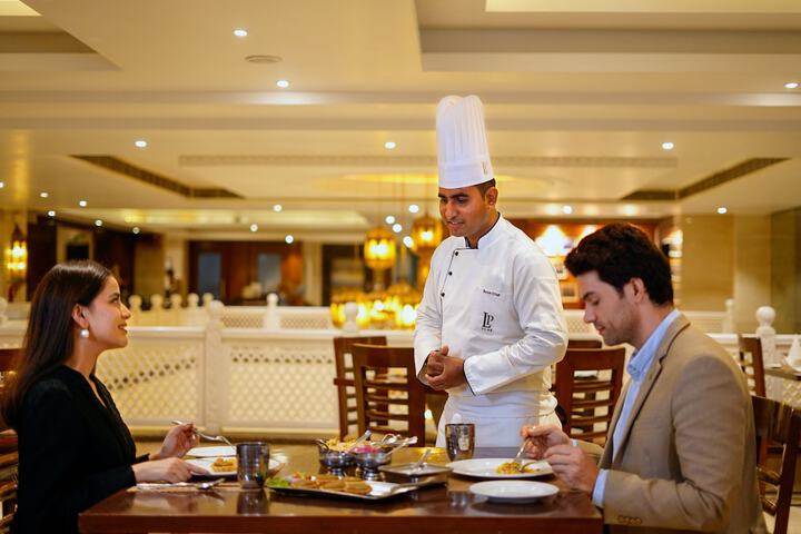 Dining 44 of 56