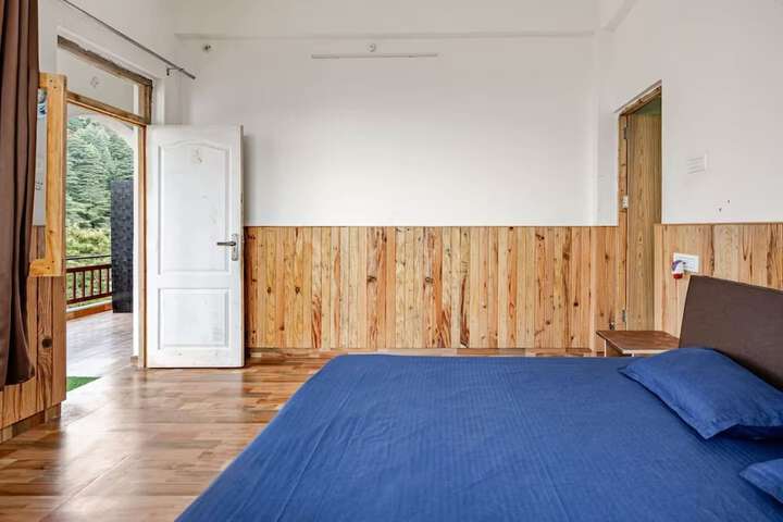Room 4 of 32